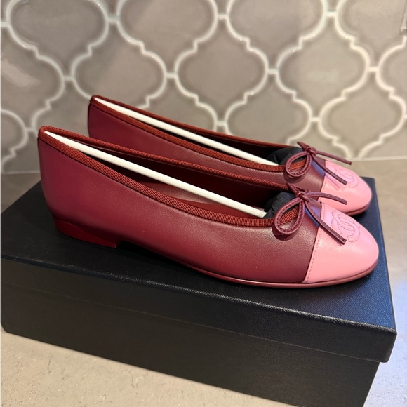 CHANEL Shoes - BNWT Chanel 26S Lambskin Burgundy & Pink Bow Tie Ballet Ballerina Flat, Size 36